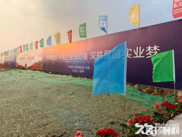 柱距8−9米，每层分割大小不等产权，独立产权50年。